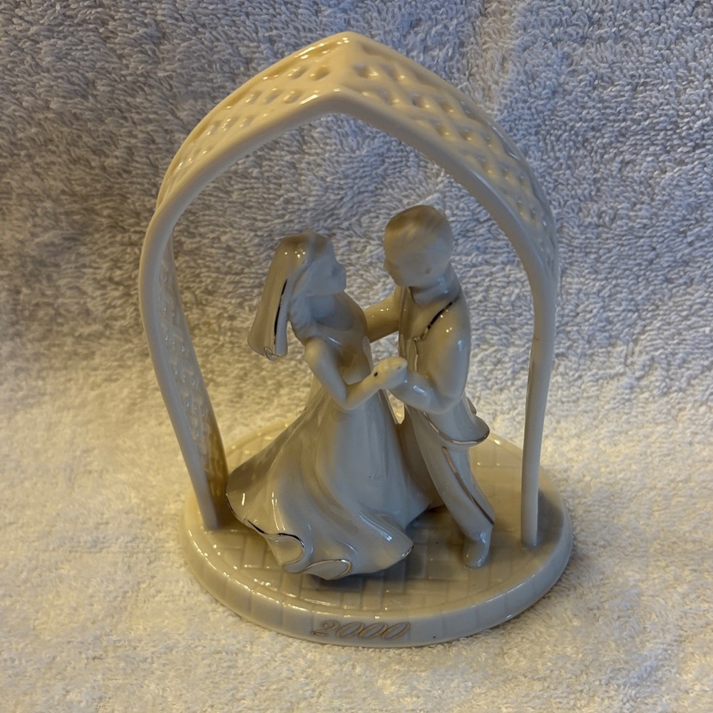 Lenox 2000 Bride and Groom figurine